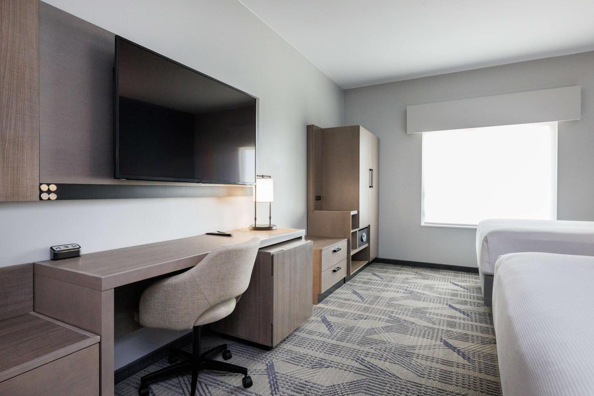 Hyatt Place Hotel 3*